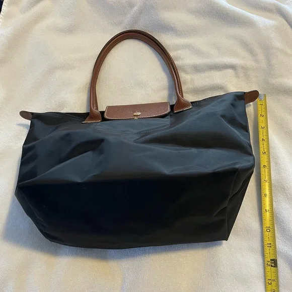 Longchamp LePliage Black Medium Tote - Picture 6 of 13